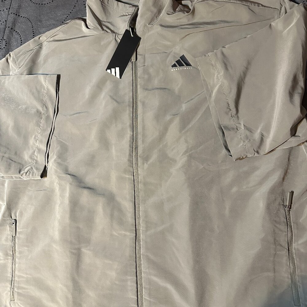 ADIDAS BASKETBALL PUTTY BEIGE & BLACK S/S JACKET SIZE XL UNISEX ADULTS $100.00
